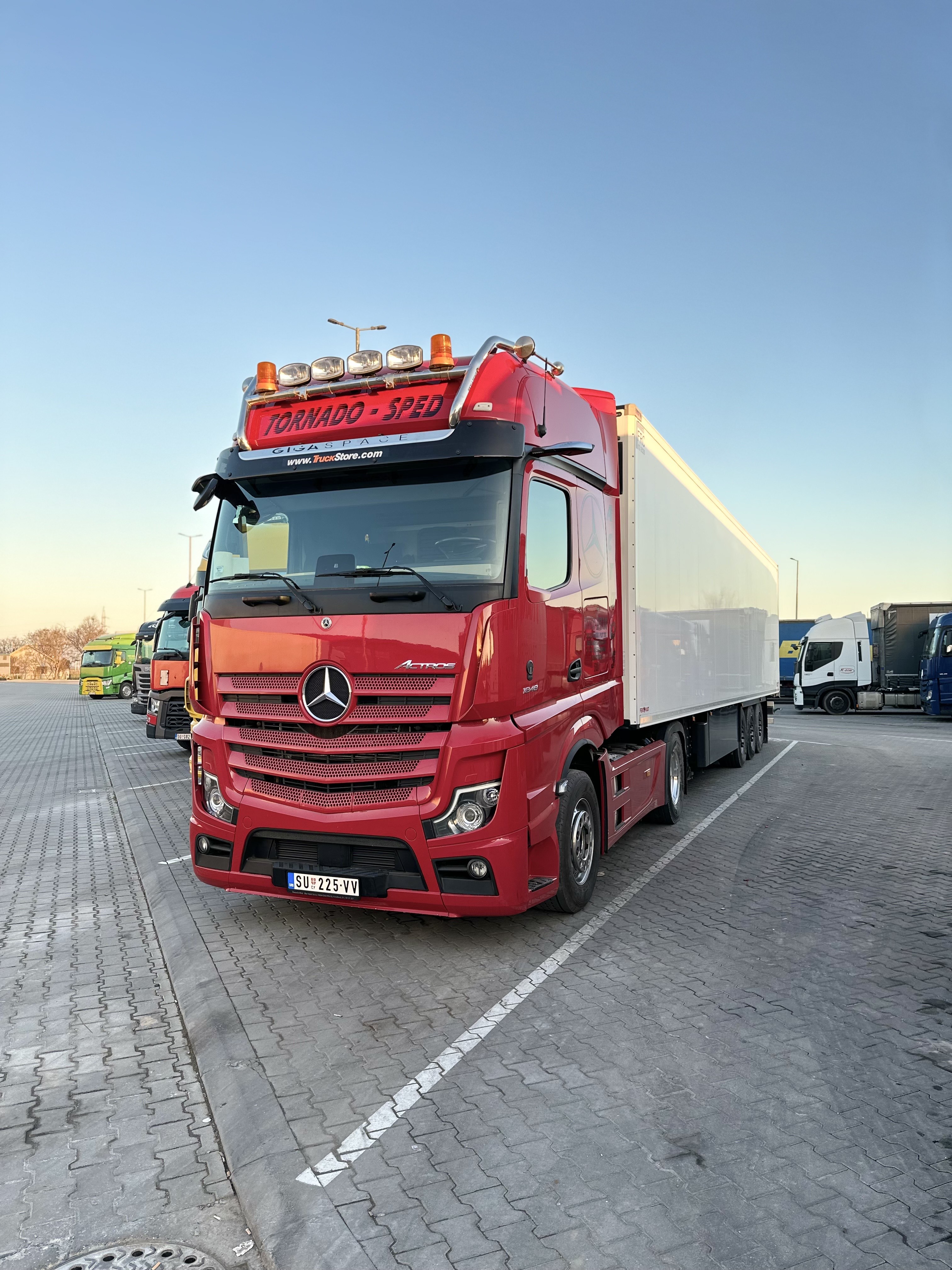 Tornado-šped hladnjača za međunarodni transport